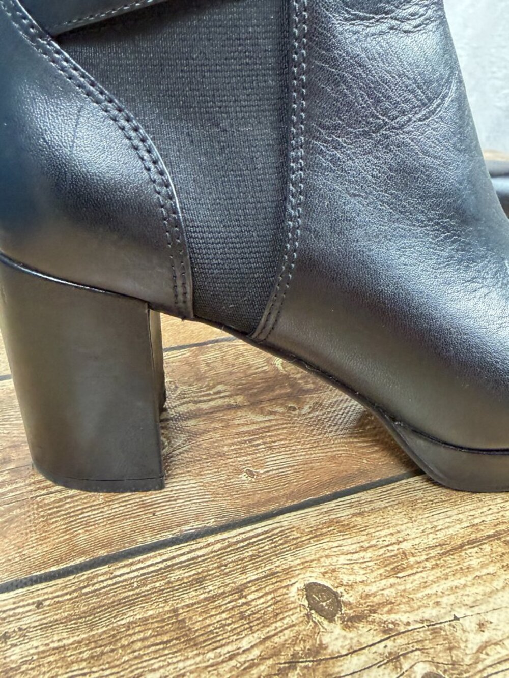 Vionic Women’s 6.5 Black Leather Ankle Boots Block Heel Buckle Strap Side Zip - Picture 2 of 11